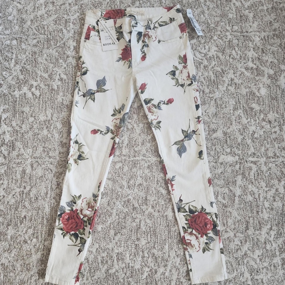 NWT REDIAL FLOWER PRINT SKINNY JEANS WOMEN SIZE 6 (RUNS SMALL)